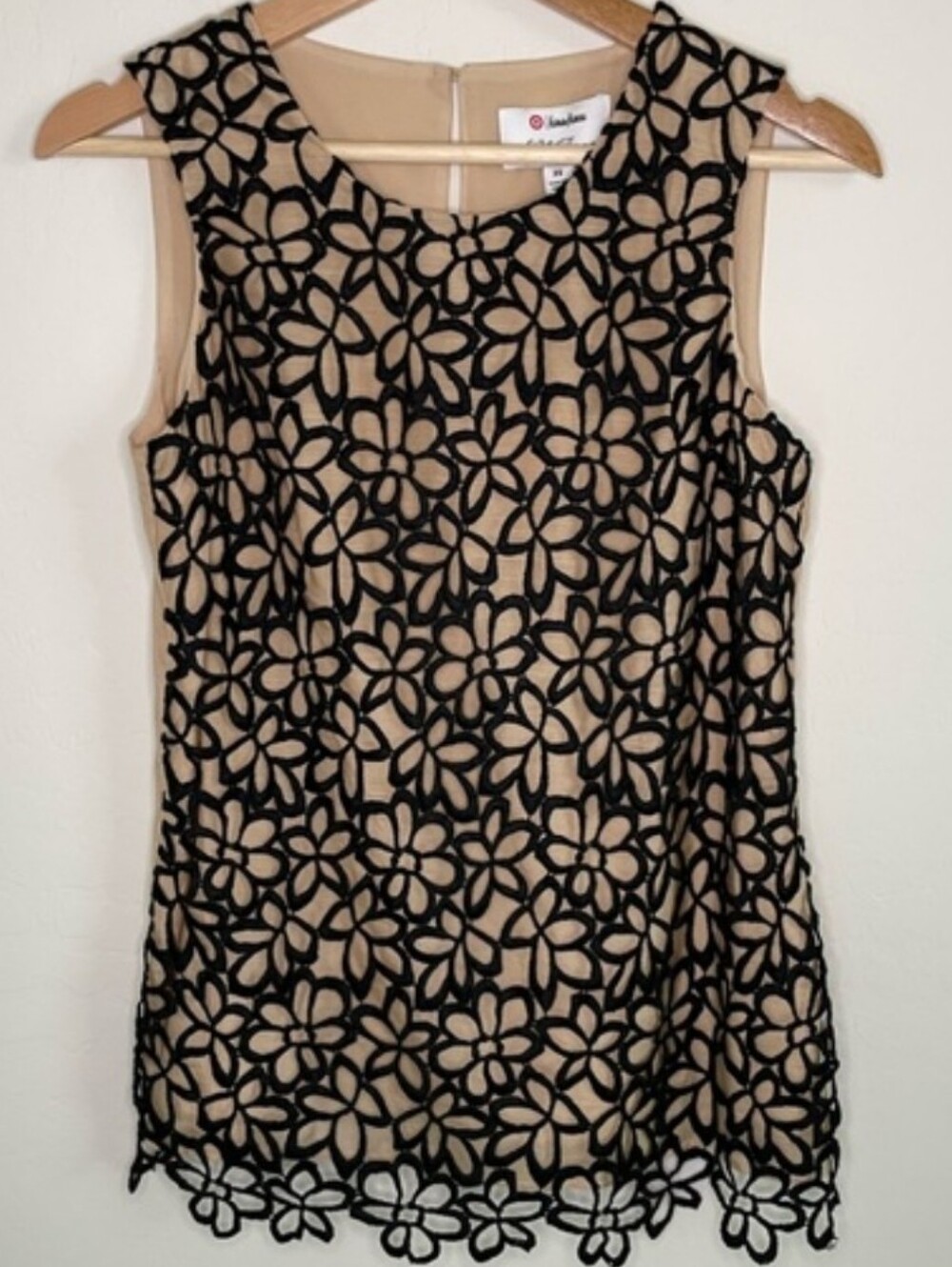Lela Rose Neiman Marcus Crochet Black Floral Lace over Silk Top. Small.